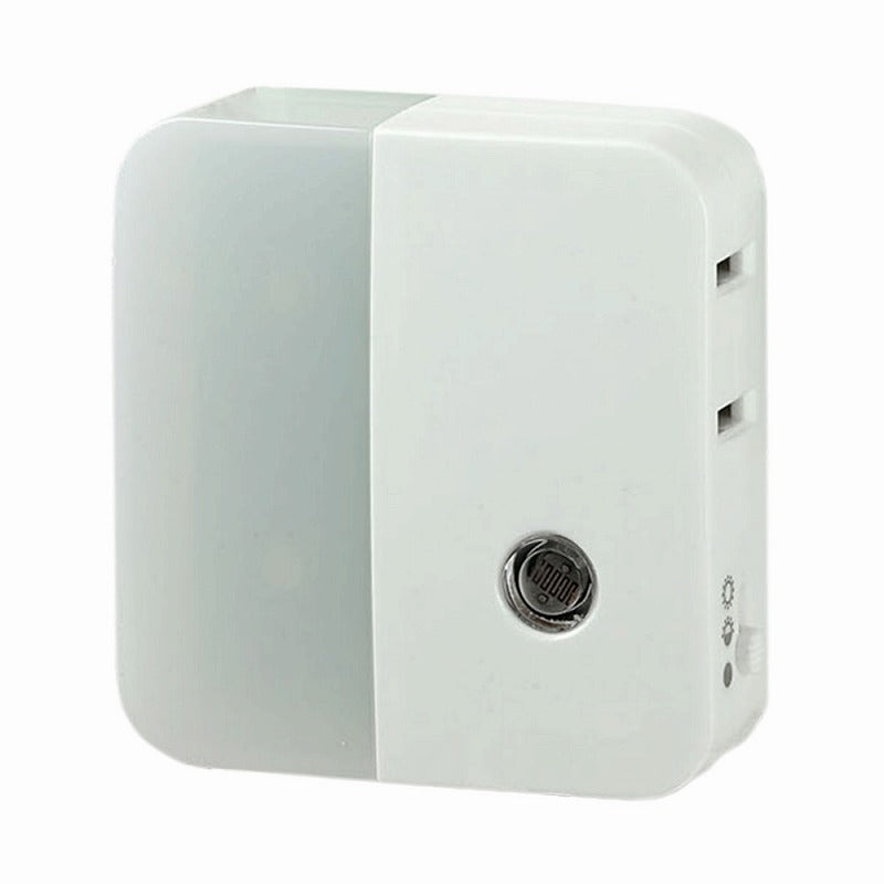 朝日電器（ELPA）　LEDセンサー付ライト コンセント差込タイプ（サービスコンセント付）　ホワイト　【品番：PM-LC201（W）】