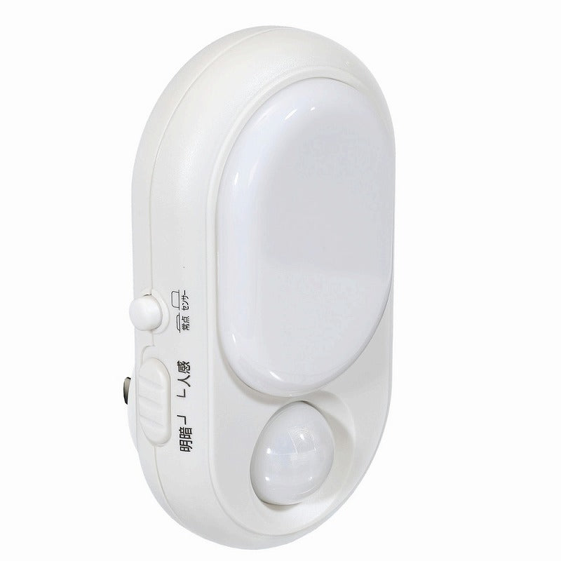 朝日電器（ELPA）　LEDセンサー付ライト コンセント差込タイプ　ホワイト　【品番：PM-L240】