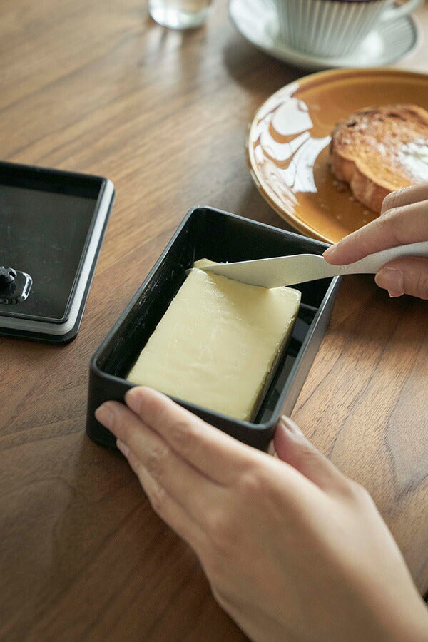 山崎実業 バルブ付き密閉バターケース タワー ブラック 4903208048224 【品番：04822】