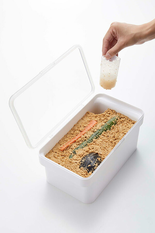 山崎実業 密閉ぬか漬けケース タワー 水取り器付 ホワイト 4903208049443 【品番：04944】●