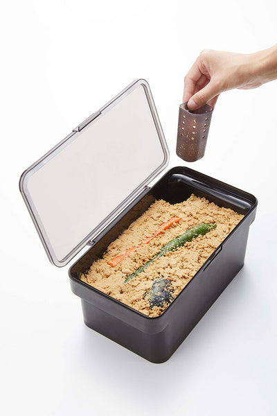 山崎実業 密閉ぬか漬けケース タワー 水取り器付 ブラック 4903208049450 【品番：04945】