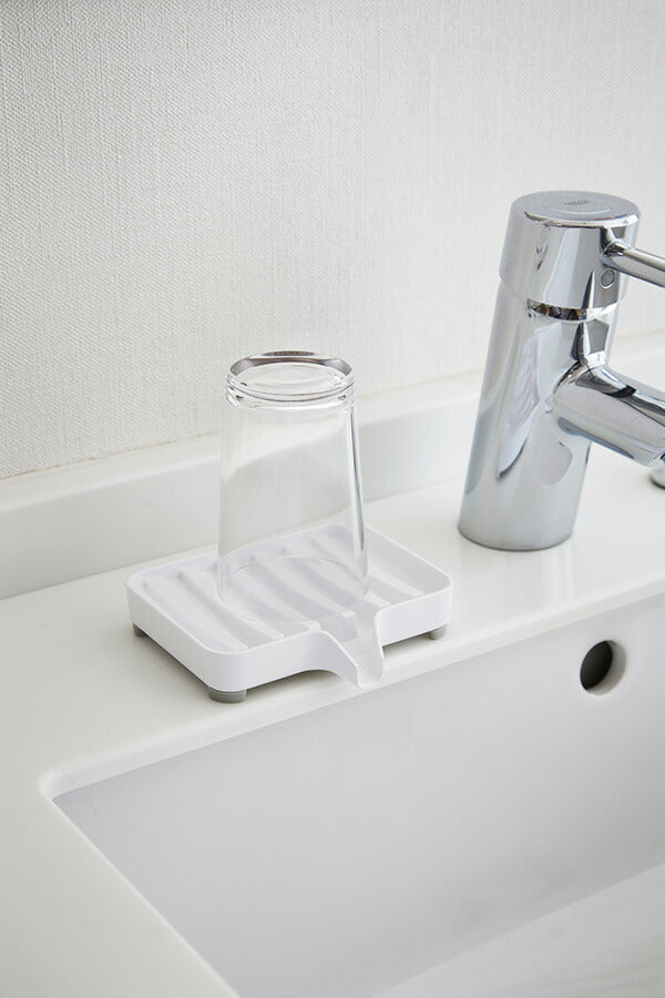 【メール便対応】山崎実業 水が流れるソープトレー ミスト ホワイト 4903208032490 【品番：03249】