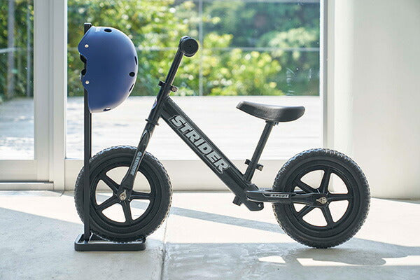 山崎実業 ペダルなし自転車&ヘルメットスタンド タワー ブラック 4903208043410 【品番：04341】●