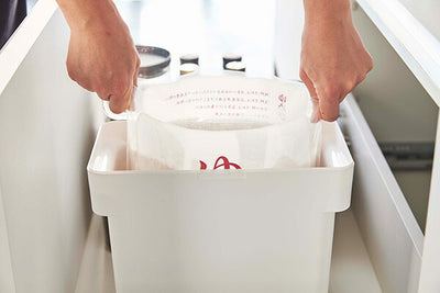 山崎実業 密閉 袋ごと米びつ タワー 5kg 計量カップ付 WH 4903208033756 【品番：03375】●