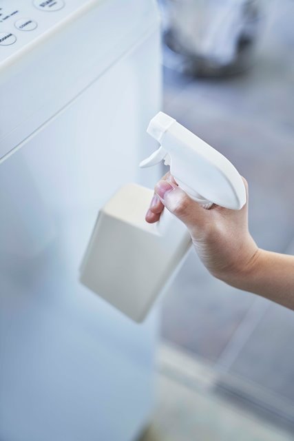 山崎実業　マグネットスプレーボトル タワー　ホワイト　【品番：05380】