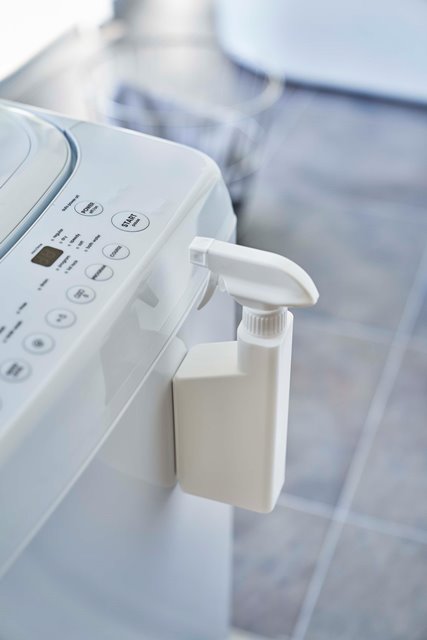 山崎実業　マグネットスプレーボトル タワー　ホワイト　【品番：05380】