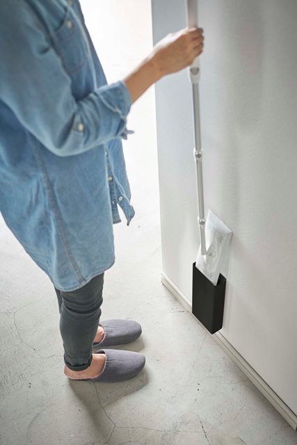 山崎実業　マグネットフローリングワイパースタンド タワー　ブラック　【品番：05388】