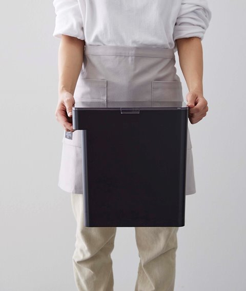 山崎実業　密閉ペットフードストッカー タワー 6.5kg 計量カップ付　ブラック　【品番：05616】