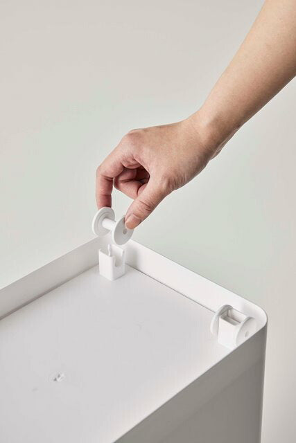 山崎実業　密閉ペットフードストッカー タワー 12kg 計量カップ付　ホワイト　【品番：05617】●