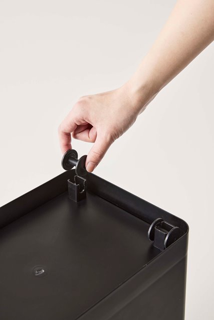 山崎実業　密閉ペットフードストッカー タワー 12kg 計量カップ付　ブラック　【品番：05618】