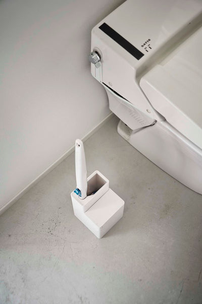 山崎実業 替えブラシ収納付き流せるトイレブラシスタンド タワー ホワイト 4903208057226 【品番：05722】