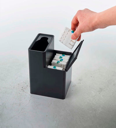 山崎実業 替えブラシ収納付き流せるトイレブラシスタンド タワー ブラック 4903208057233 【品番：05723】