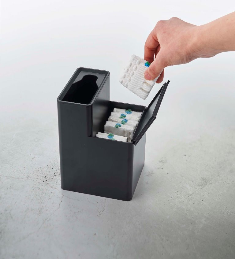 山崎実業 替えブラシ収納付き流せるトイレブラシスタンド タワー ブラック 4903208057233 【品番：05723】