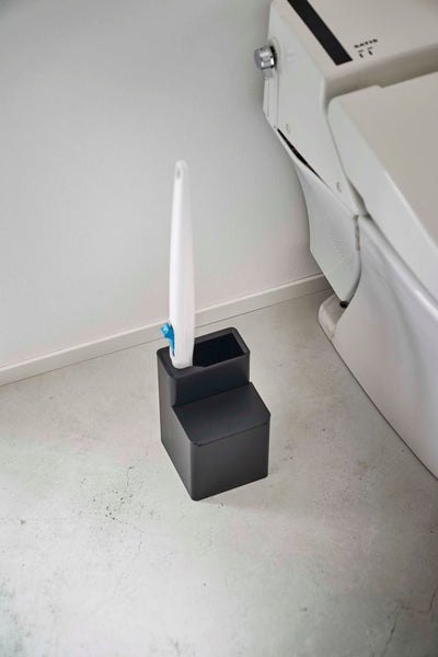 山崎実業 替えブラシ収納付き流せるトイレブラシスタンド タワー ブラック 4903208057233 【品番：05723】