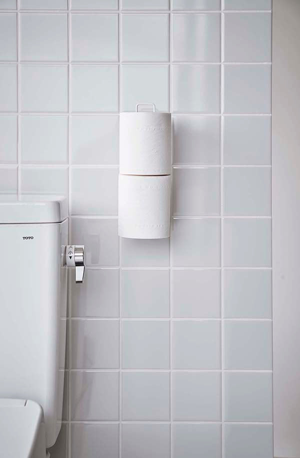 山崎実業　フィルムフック トイレットペーパーホルダー タワー　ホワイト　【品番：05989】